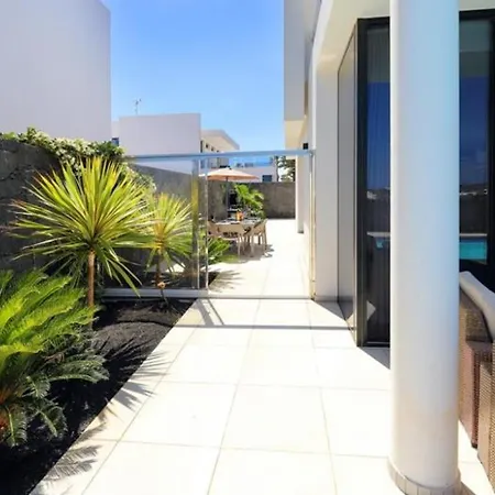 Villa Moderna Con Aire Acondicionado Y Wi-fi En Puerto Del Carmen - Es-175-36 *