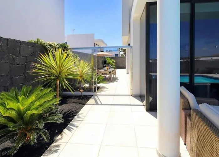 Villa Moderna Con Aire Acondicionado Y Wi-fi En Puerto Del Carmen - Es-175-36 *